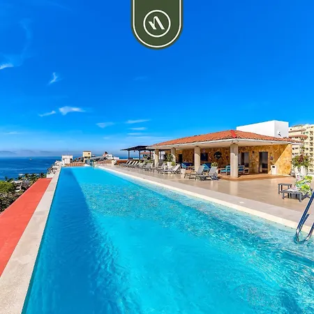 Elegant 2 Bedroom Condo With Amazing Rooftop Pool